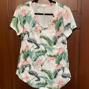 Niashot Tropical Short Sleeve Tee, size medium.